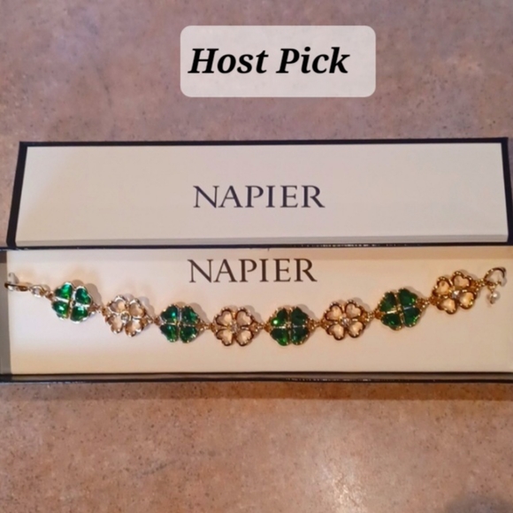NEW Napier LUCKY Four Leaf Clover Golden Bracelet - Picture 1 of 3